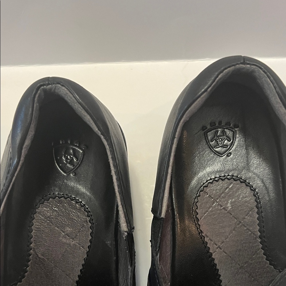 Ariat Tambour leather Women's Black clogs with a brown laser-cut overlay
Sz 8.5 - Picture 10 of 14